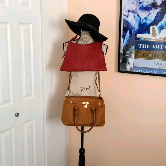 Chic Red Purse in EUC 👌🏼 - Picture 2 of 7